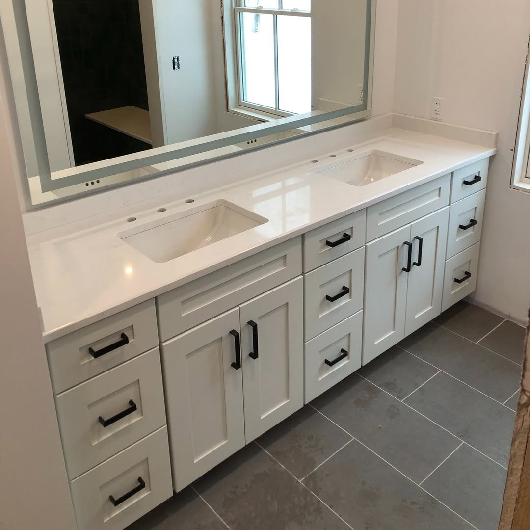 Premium Calacatta White Quartz Vanity Top With Sink for luxury hotel bathroom installation.